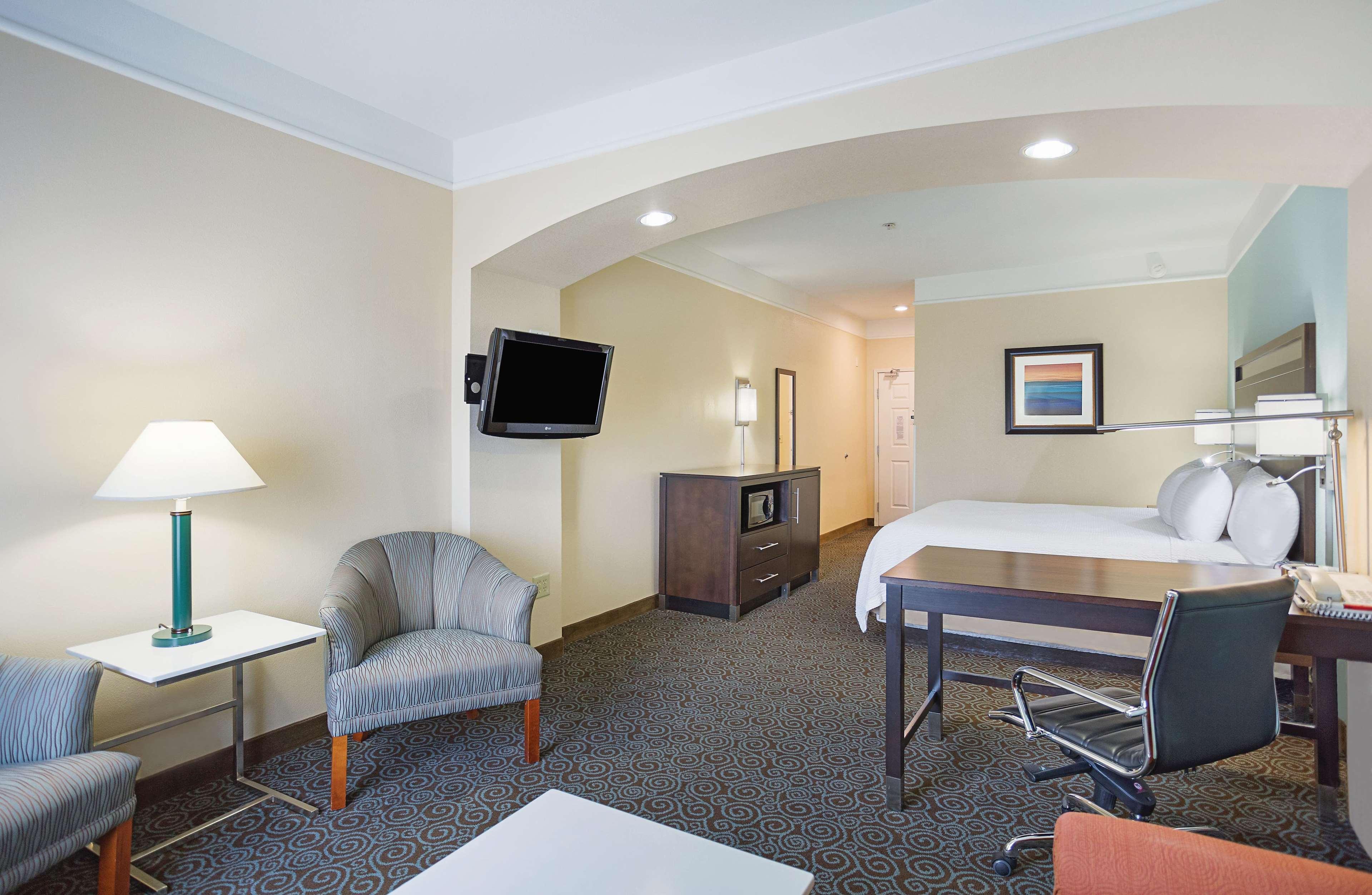 Spark By Hilton West Clay Road Hotel