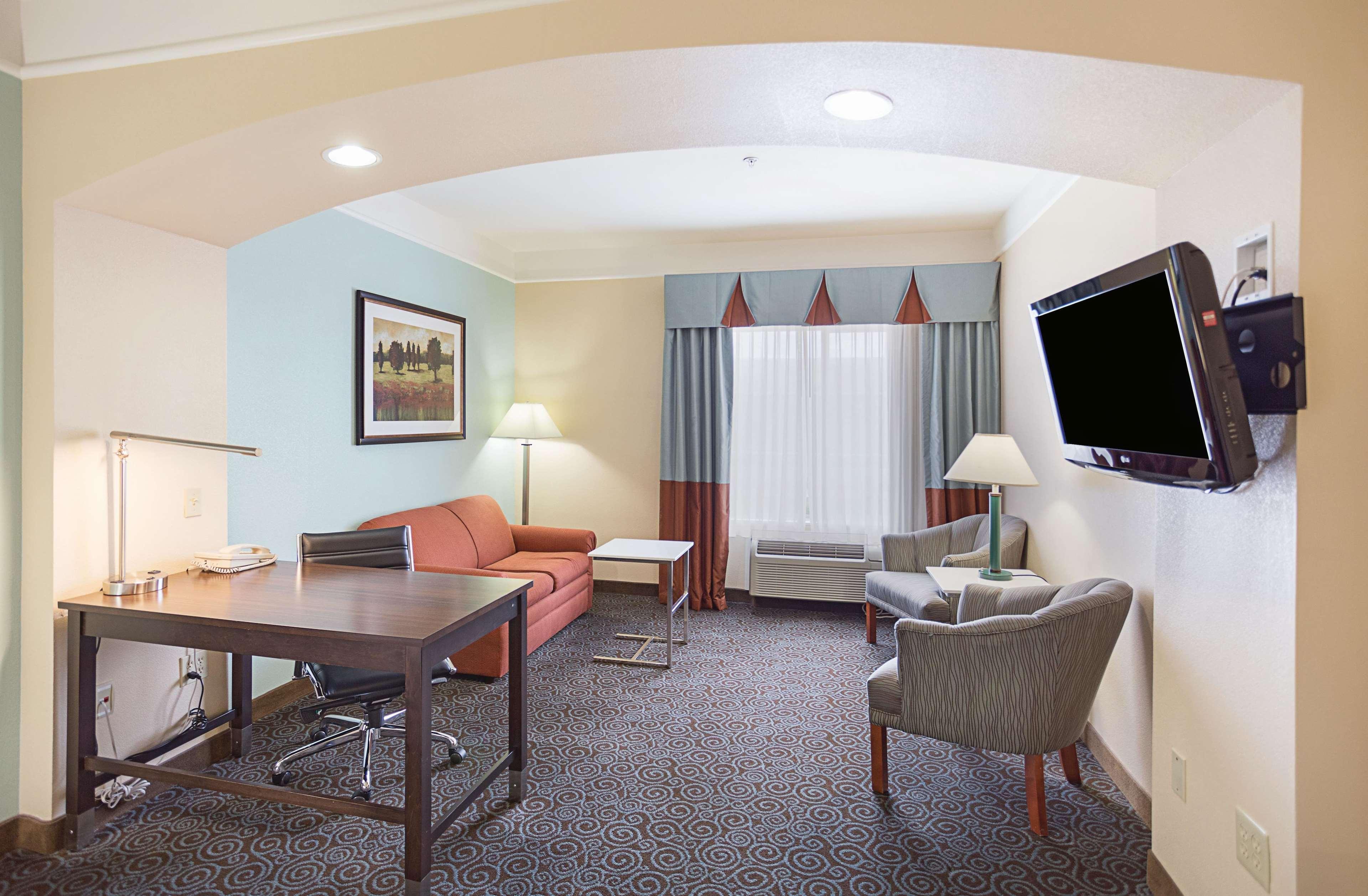 Spark By Hilton West Clay Road Hotel