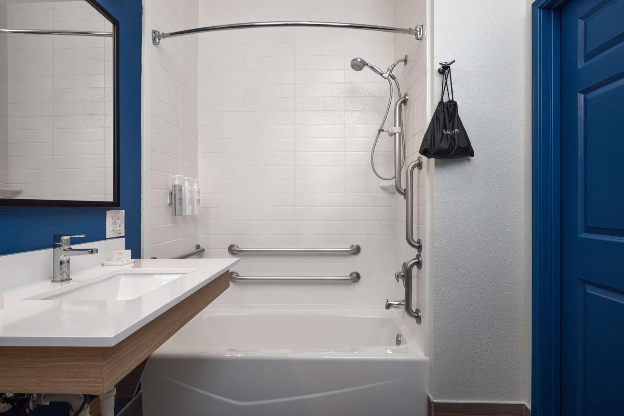 Spark By Hilton West Clay Road 3*