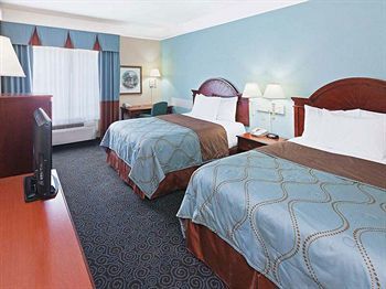 Hotel Spark By Hilton West Clay Road 3*